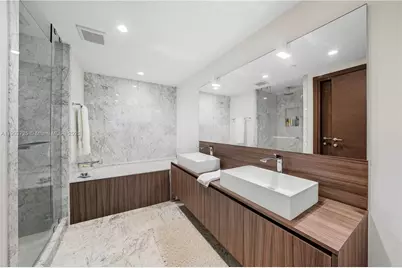 1000 Brickell Plz #2805, Miami, FL 33131 - Photo 10