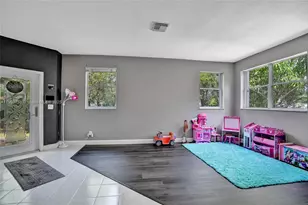 218 NW 75th Terrace, Plantation, FL 33317 - Photo 4