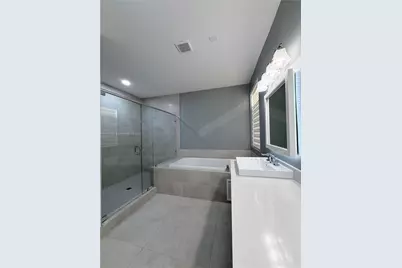 9791 NW 75th St, Doral, FL 33178 - Photo 12