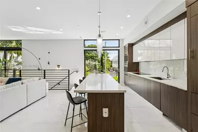 909 NE 16th Ter #4, Fort Lauderdale, FL 33304 - Photo 1