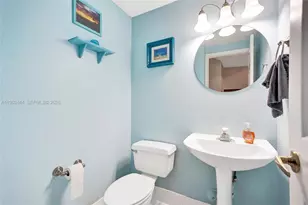 1046 Satinleaf St, Hollywood, FL 33019 - Photo 18