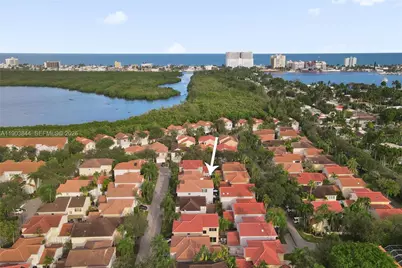 1046 Satinleaf St, Hollywood, FL 33019 - Photo 2