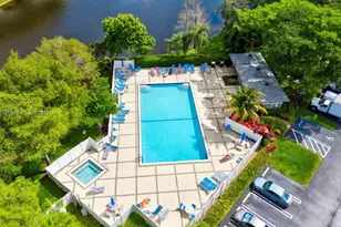 2334 S Cypress Bend Dr, Pompano Beach, FL 33069 - Photo 20