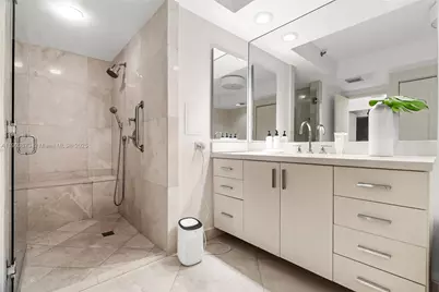 20281 E Country Club Dr #M1, Aventura, FL 33180 - Photo 30