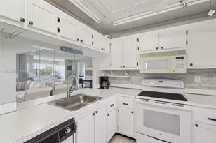2793 NW 104th Ave, Sunrise, FL 33322 - Photo 6