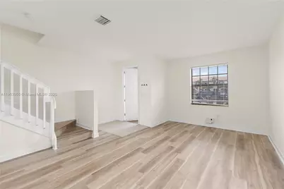 9214 W 33rd Ln, Hialeah, FL 33018 - Photo 10