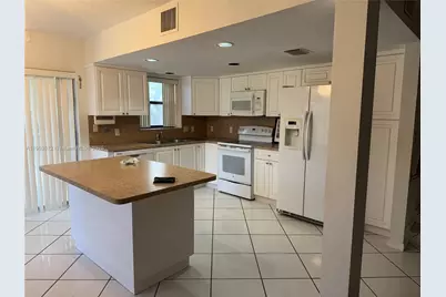 4725 SW 62nd Ave #201, Davie, FL 33314 - Photo 1