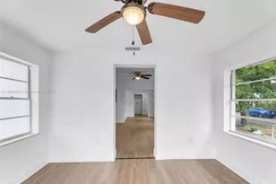 520 NW 32nd Pl, Miami, FL 33125 - Photo 8