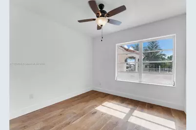 520 NW 32nd Pl, Miami, FL 33125 - Photo 22