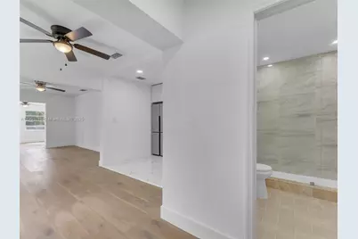 520 NW 32nd Pl, Miami, FL 33125 - Photo 18