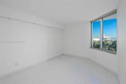 325 S Biscayne Blvd #1722, Miami, FL 33131 - Photo 4