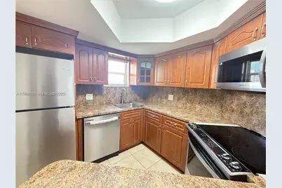 8225 Lake Dr #401, Doral, FL 33166 - Photo 6