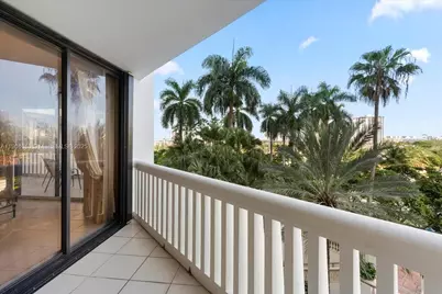 2000 Island Blvd #609, Aventura, FL 33160 - Photo 14