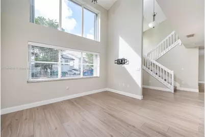 351 NE 211th St, Miami, FL 33179 - Photo 16