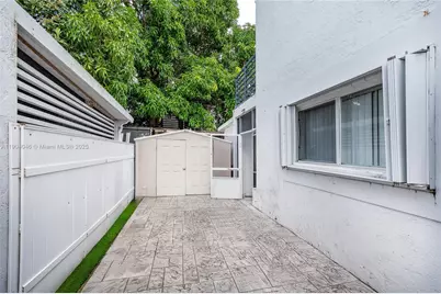 351 NE 211th St, Miami, FL 33179 - Photo 8