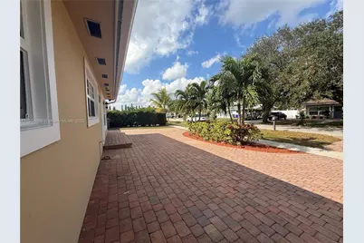 3126 Egremont Dr, West Palm Beach, FL 33406 - Photo 6