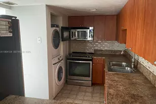 10090 NW 80th Ct, Hialeah Gardens, FL 33016 - Photo 6