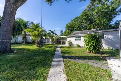 947 NE 149th St, Miami, FL 33161 - Photo 12