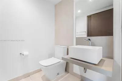 1000 Brickell Plz #4806, Miami, FL 33131 - Photo 10