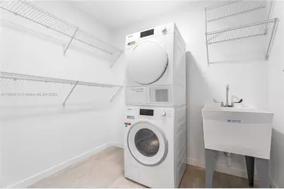 1000 Brickell Plz #4806, Miami, FL 33131 - Photo 20