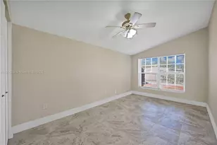 818 NE 3rd St, Hallandale Beach, FL 33009 - Photo 16