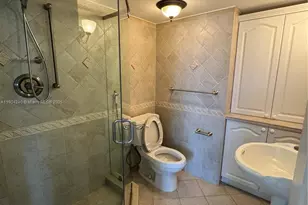 2555 Collins Ave, Miami Beach, FL 33140 - Photo 38