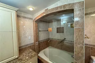 2555 Collins Ave, Miami Beach, FL 33140 - Photo 34