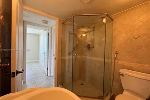 2555 Collins Ave, Miami Beach, FL 33140 - Photo 40