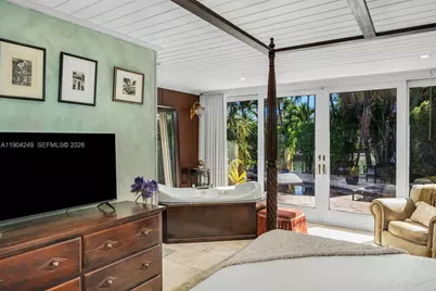 7975 Biscayne Point Cir, Miami Beach, FL 33141 - Photo 24