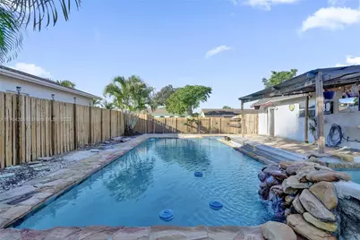 2081 NW 107th Ter, Sunrise, FL 33322 - Photo 30