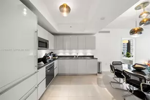 1010 Brickell Ave, Miami, FL 33131 - Photo 4