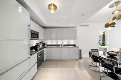 1010 Brickell Ave #1706, Miami, FL 33131 - Photo 6