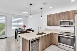 6410 NW 102nd Path, Doral, FL 33178 - Photo 10