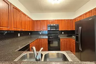 110 Jacaranda Country Club Dr, Plantation, FL 33324 - Photo 8