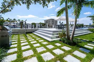 8425 Crespi Blvd, Miami Beach, FL 33141 - Photo 4