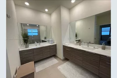 8824 NW 161st Ter, Miami Lakes, FL 33018 - Photo 14