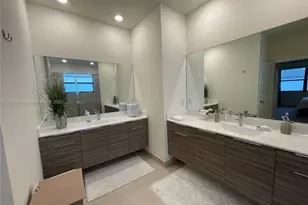 8824 NW 161st Terrace, Miami Lakes, FL 33018 - Photo 14