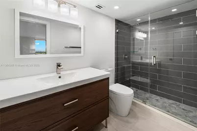 2555 Collins Ave #904, Miami Beach, FL 33140 - Photo 18