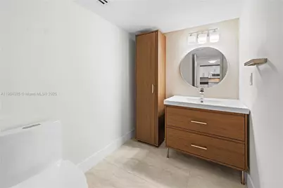 2555 Collins Ave #904, Miami Beach, FL 33140 - Photo 24