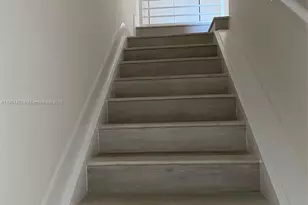 2561 NE 193rd St, Miami, FL 33180 - Photo 16