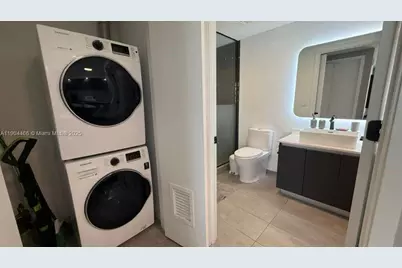227 NE 2nd St #3104, Miami, FL 33132 - Photo 12