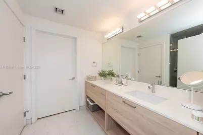 16385 Biscayne Blvd #2001, North Miami Beach, FL 33160 - Photo 14