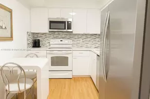 100 Bayview Dr, Sunny Isles Beach, FL 33160 - Photo 4