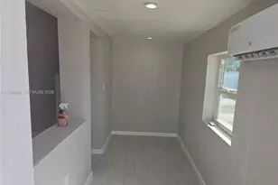 528 NW 10th St, Florida City, FL 33034 - Photo 2