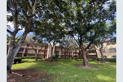 200 SW 132nd Way #212L, Pembroke Pines, FL 33027 - Photo 4