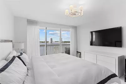 1000 W Island Blvd #812, Aventura, FL 33160 - Photo 10