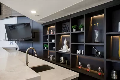 1000 W Island Blvd #812, Aventura, FL 33160 - Photo 26