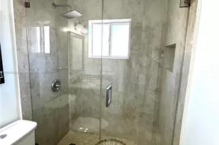 7870 W 29th Way, Hialeah, FL 33018 - Photo 12