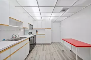 5001 Collins Ave, Miami Beach, FL 33140 - Photo 10