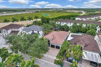 9067 NW 182nd Ter, Hialeah, FL 33018 - Photo 2